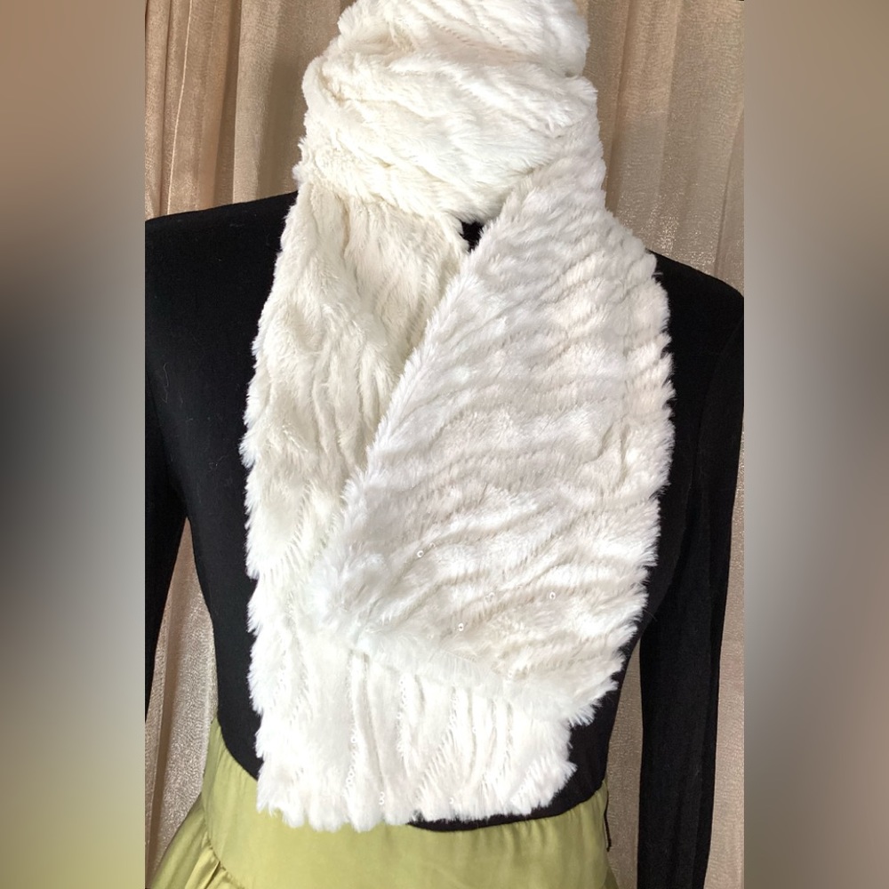 Cejon Shiny And Fluffy Soft Scarf. - image 4